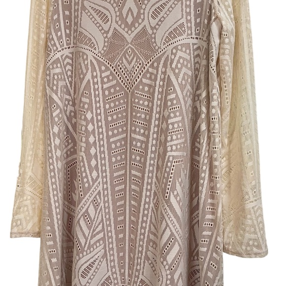 BGBC Geometric beige lace long sleeve dress. EUC. Size M. BCBG Maxazaria. - Picture 3 of 3